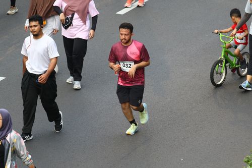 Race photo from Assurance Fun Run 2024