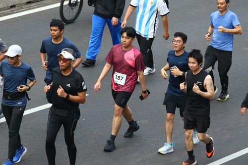 Race photo from Assurance Fun Run 2024