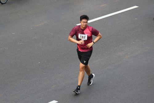 Race photo from Assurance Fun Run 2024