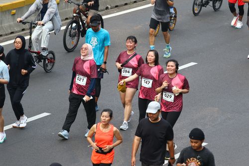 Race photo from Assurance Fun Run 2024