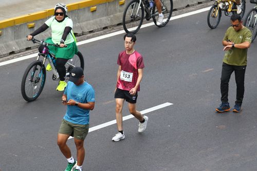 Race photo from Assurance Fun Run 2024