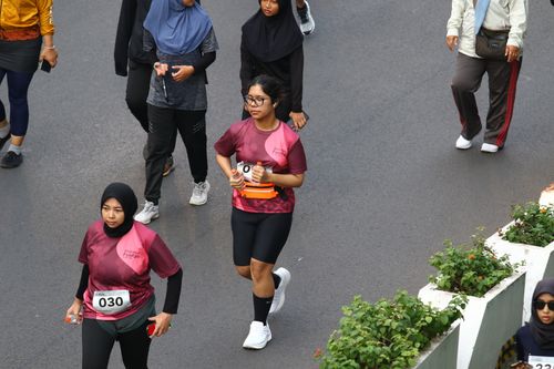 Race photo from Assurance Fun Run 2024