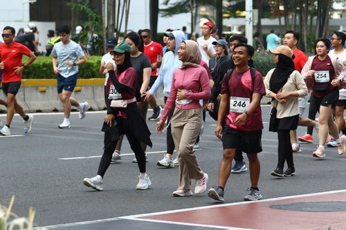 Race photo from Assurance Fun Run 2024
