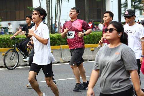 Race photo from Assurance Fun Run 2024