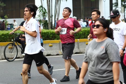 Race photo from Assurance Fun Run 2024