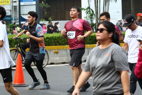 Race photo from Assurance Fun Run 2024