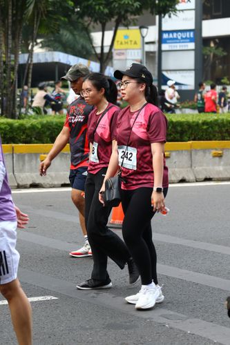 Race photo from Assurance Fun Run 2024