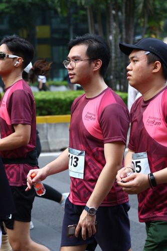 Race photo from Assurance Fun Run 2024