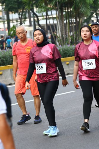 Race photo from Assurance Fun Run 2024