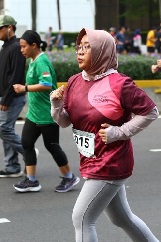 Race photo from Assurance Fun Run 2024