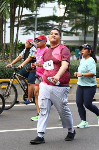 Race photo from Assurance Fun Run 2024