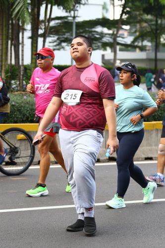 Race photo from Assurance Fun Run 2024