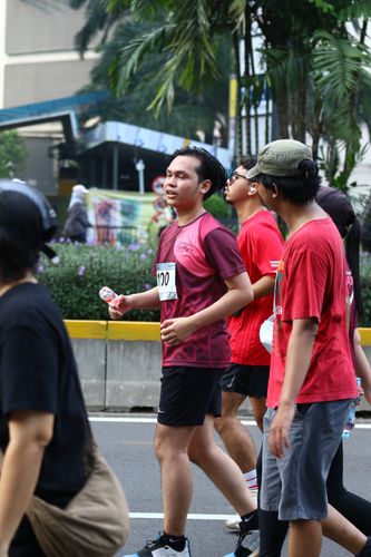 Race photo from Assurance Fun Run 2024