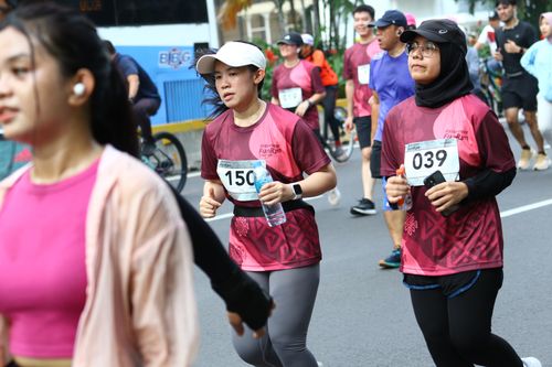 Race photo from Assurance Fun Run 2024