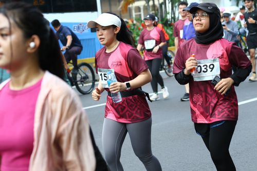 Race photo from Assurance Fun Run 2024
