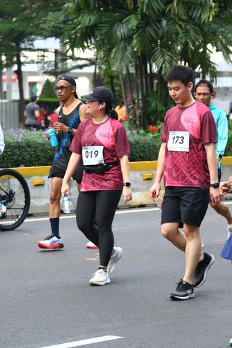 Race photo from Assurance Fun Run 2024