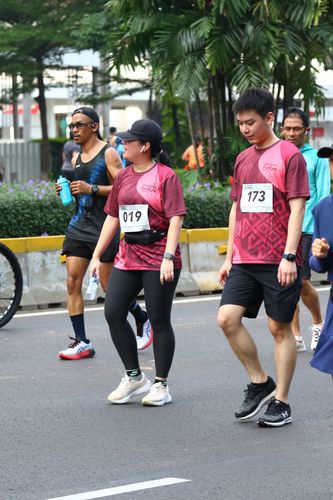 Race photo from Assurance Fun Run 2024