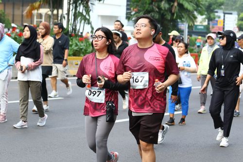 Race photo from Assurance Fun Run 2024