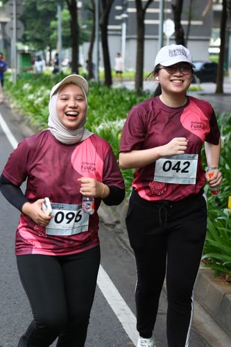Race photo from Assurance Fun Run 2024
