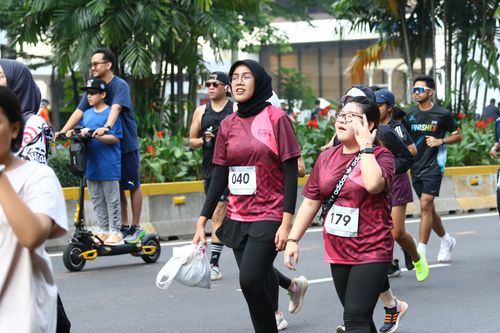 Race photo from Assurance Fun Run 2024