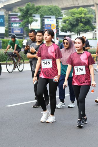 Race photo from Assurance Fun Run 2024