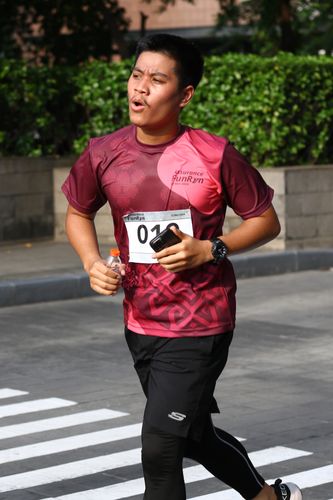 Race photo from Assurance Fun Run 2024