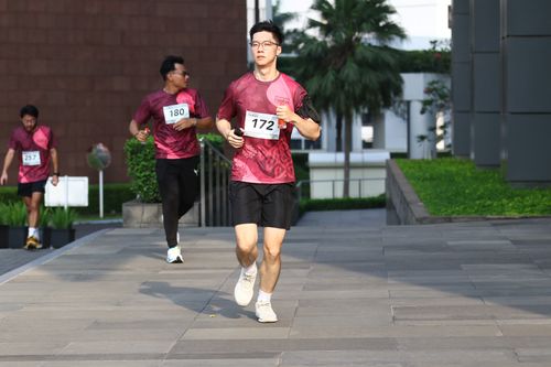 Race photo from Assurance Fun Run 2024
