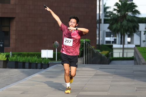 Race photo from Assurance Fun Run 2024