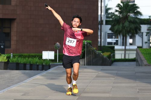 Race photo from Assurance Fun Run 2024