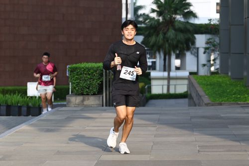 Race photo from Assurance Fun Run 2024