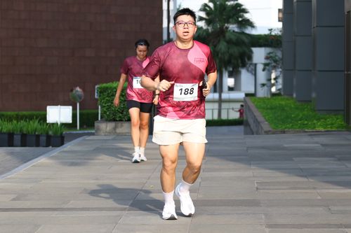 Race photo from Assurance Fun Run 2024