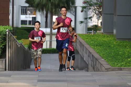 Race photo from Assurance Fun Run 2024