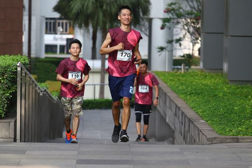 Race photo from Assurance Fun Run 2024