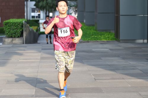 Race photo from Assurance Fun Run 2024