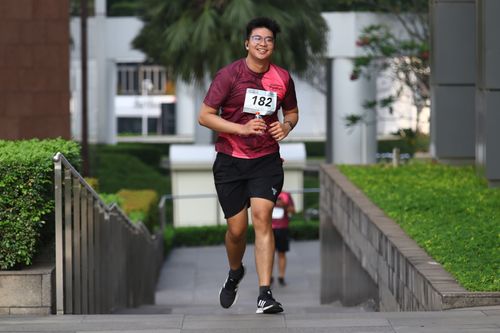 Race photo from Assurance Fun Run 2024