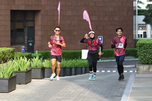 Race photo from Assurance Fun Run 2024