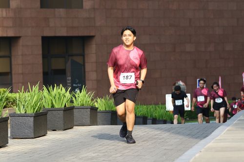 Race photo from Assurance Fun Run 2024