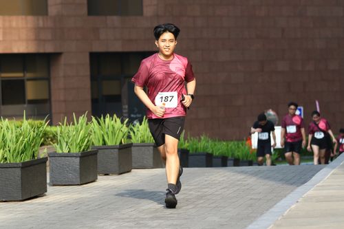 Race photo from Assurance Fun Run 2024