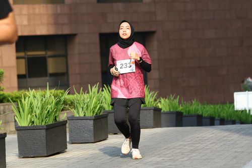 Race photo from Assurance Fun Run 2024