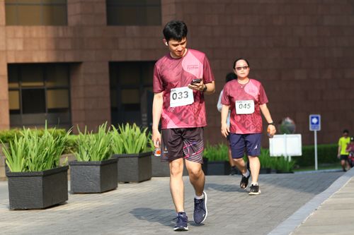 Race photo from Assurance Fun Run 2024