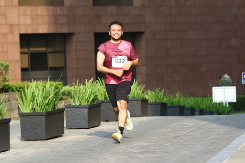 Race photo from Assurance Fun Run 2024