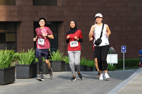 Race photo from Assurance Fun Run 2024