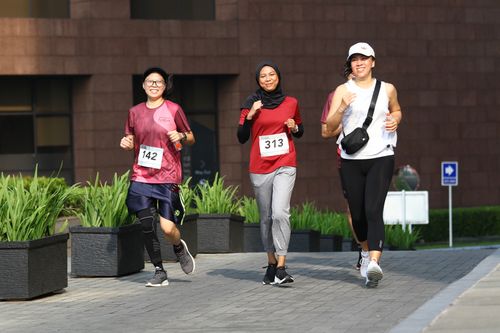 Race photo from Assurance Fun Run 2024