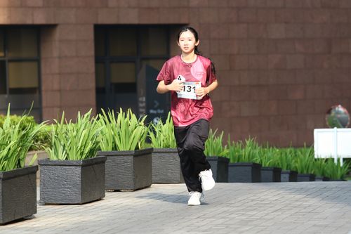 Race photo from Assurance Fun Run 2024