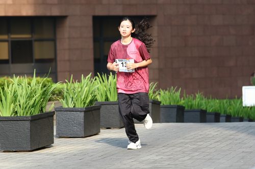 Race photo from Assurance Fun Run 2024