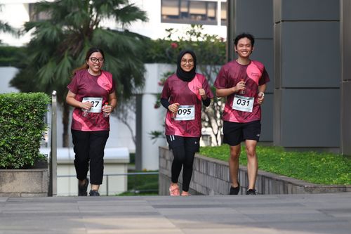 Race photo from Assurance Fun Run 2024