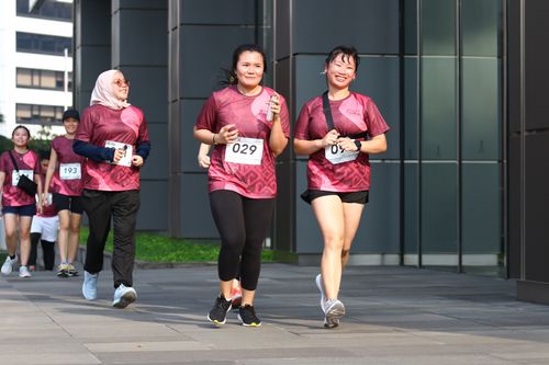 Race photo from Assurance Fun Run 2024