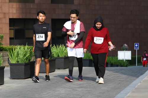 Race photo from Assurance Fun Run 2024
