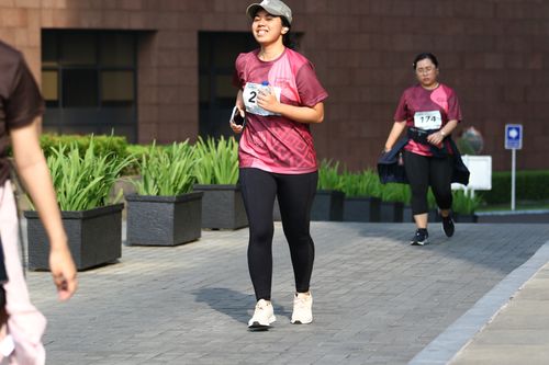 Race photo from Assurance Fun Run 2024
