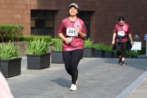 Race photo from Assurance Fun Run 2024